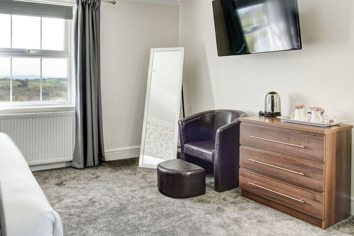 Room 72 of 118
