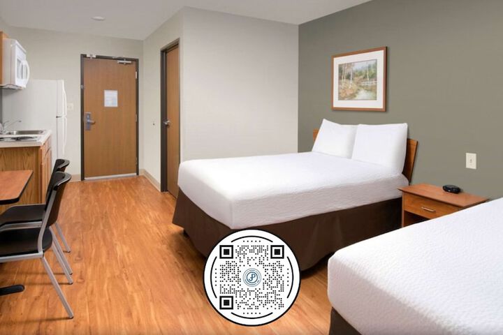 1 Queen Bed (1 of 10)