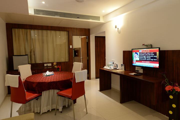 Room 12 of 20