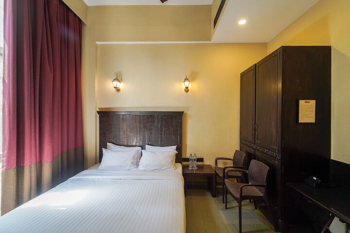 Room 8 of 76