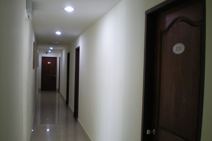 Ballroom/Hall 13 of 19