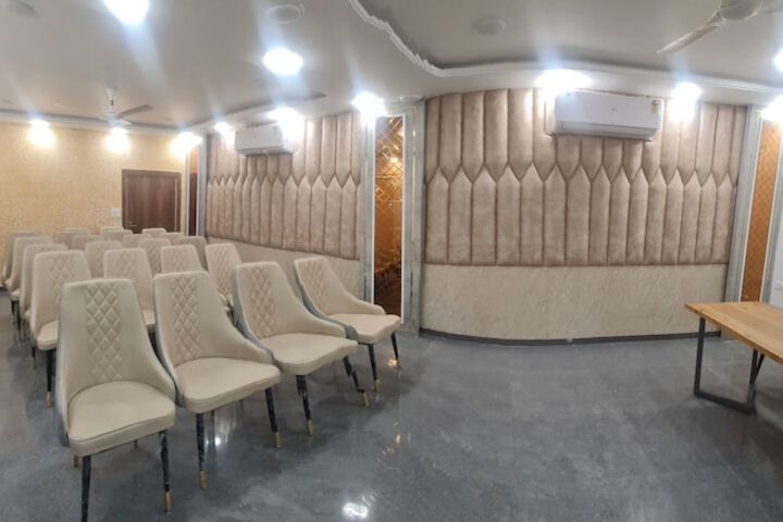 Ballroom/Hall 32 of 48