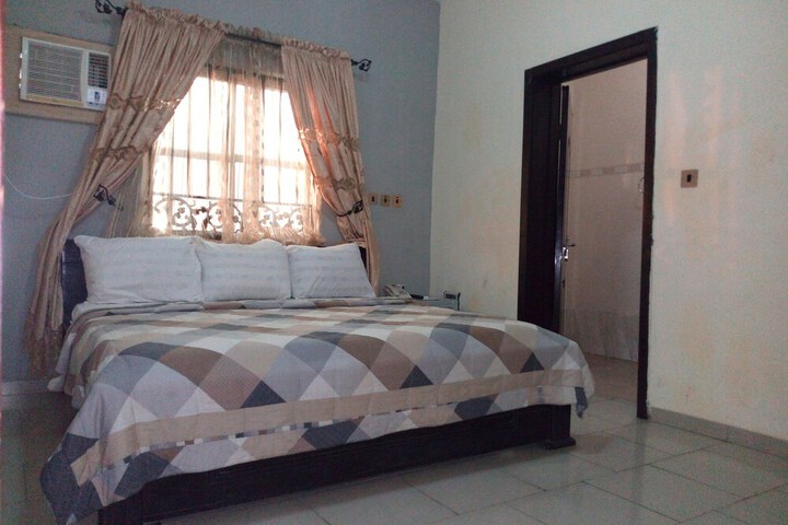 Room 4 of 24