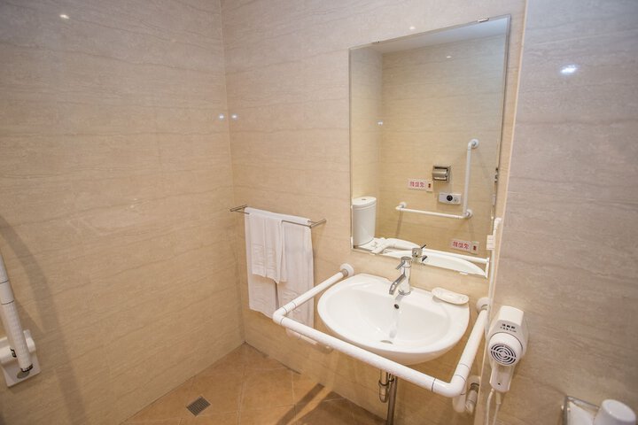 Room 138 of 203