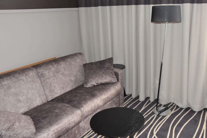 Room 14 of 76
