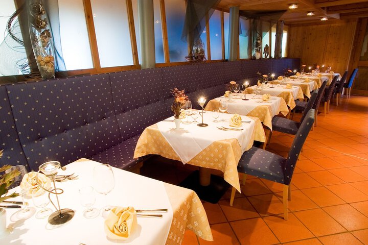 Dining 25 of 33