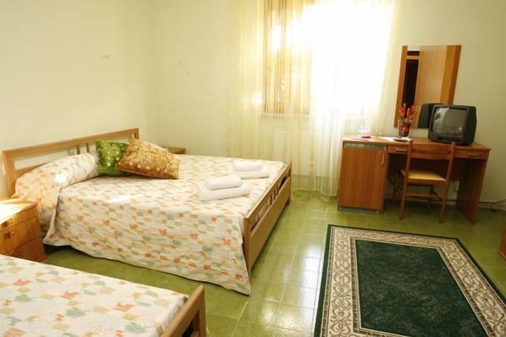 Room 9 of 30