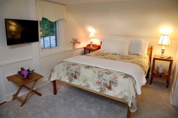 Room 9 of 32