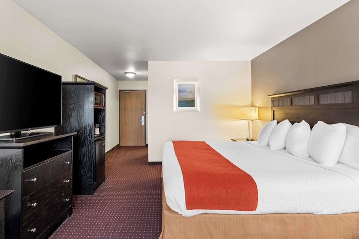1 King Bed (6 of 13)