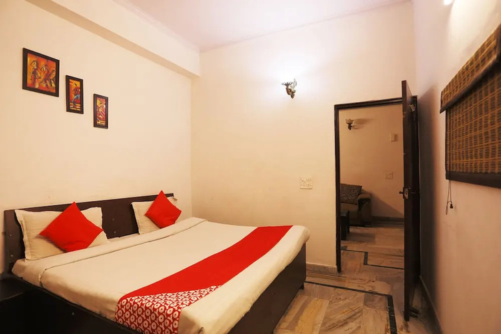 Room 4 of 17