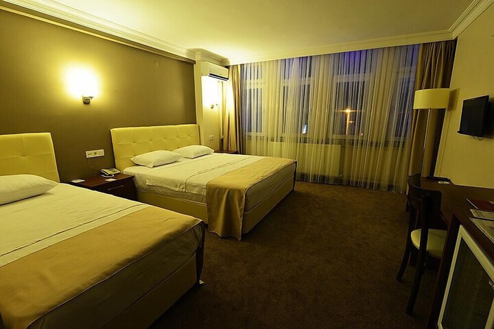 Room 13 of 36