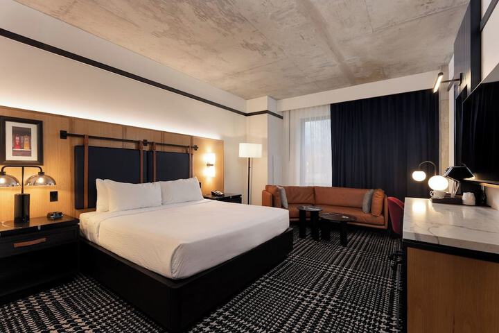 Room 13 of 35