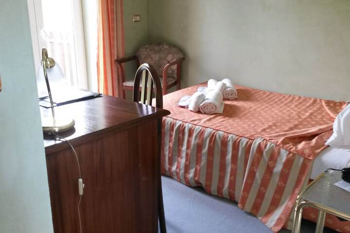 Room 9 of 49