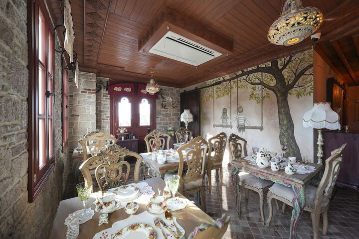 Dining 102 of 171