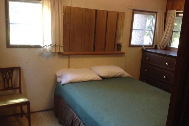 Room 49 of 199