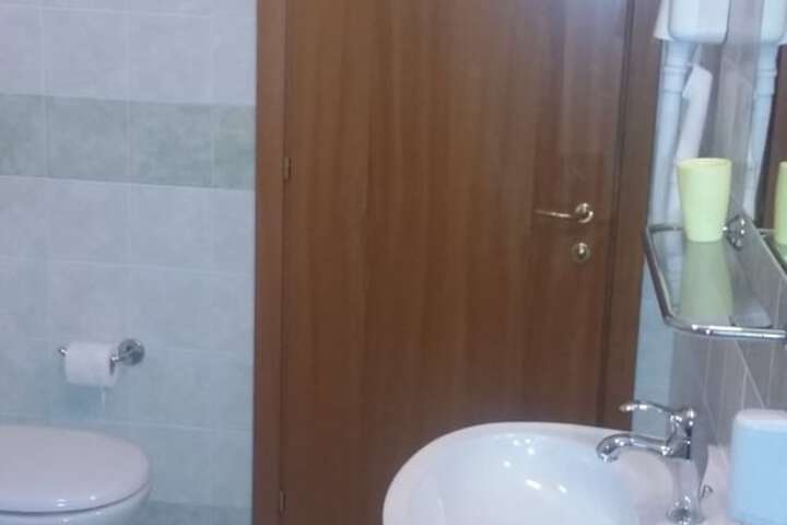 Room 25 of 60