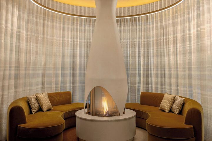 Lounge 131 of 161