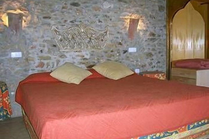 Room 9 of 29