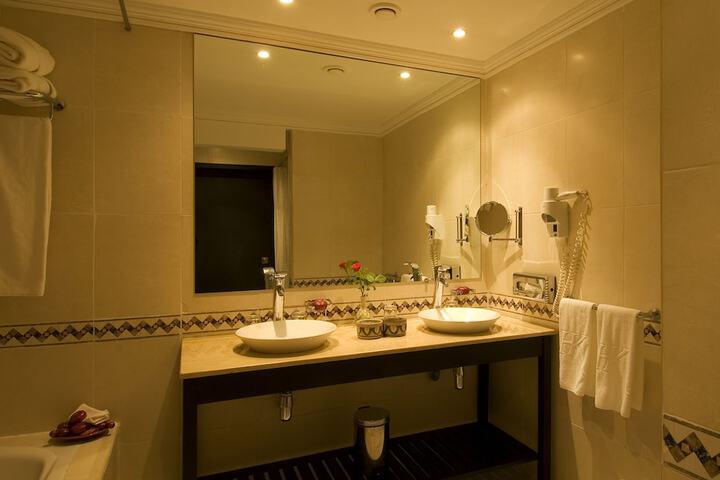 Room 16 of 39