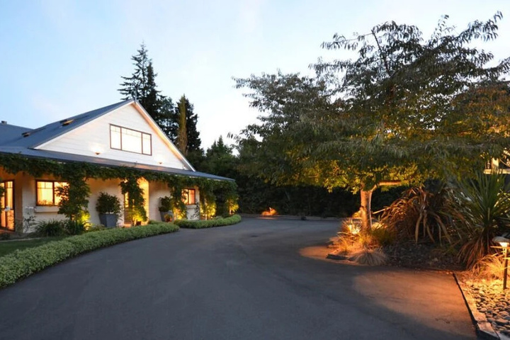 Founders Guest Lodge
