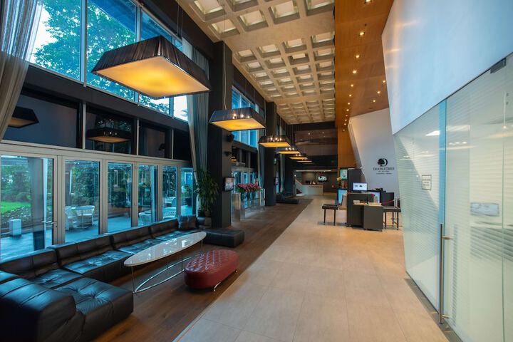 Entrance & Lobby
