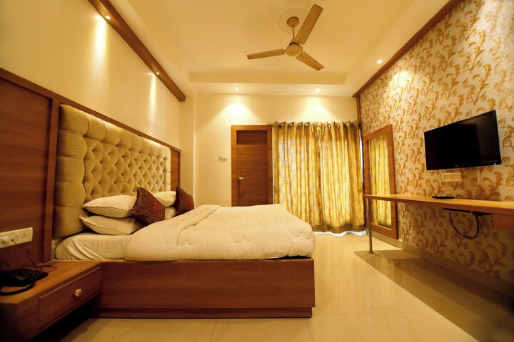 Room 5 of 6