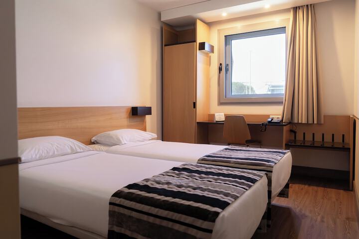 Room 15 of 44
