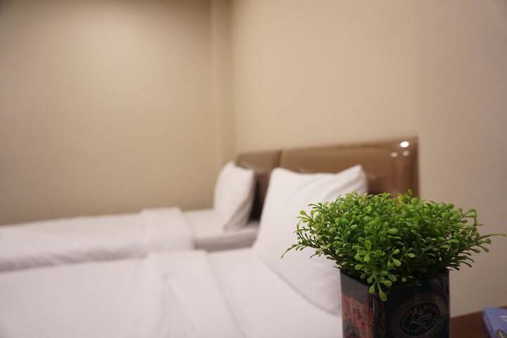 Room 10 of 48