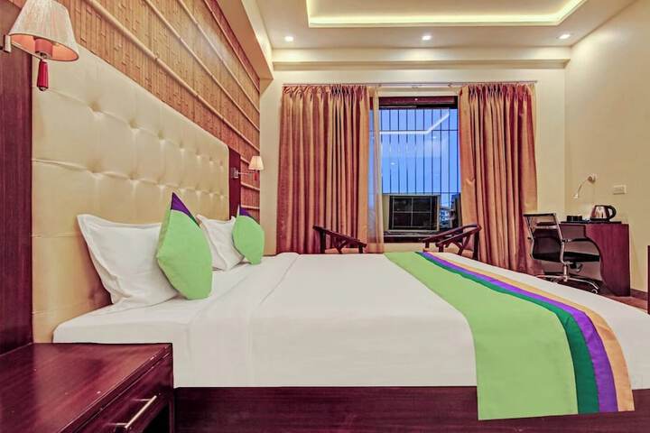 Room 4 of 12