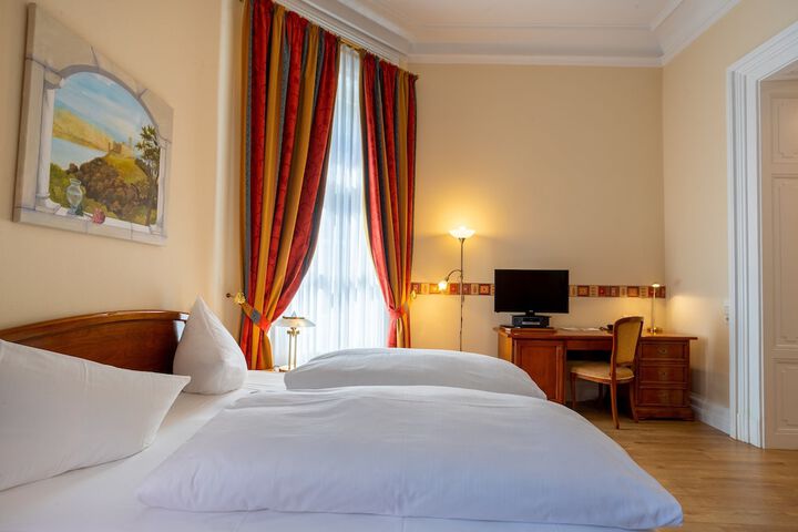 Room 5 of 18