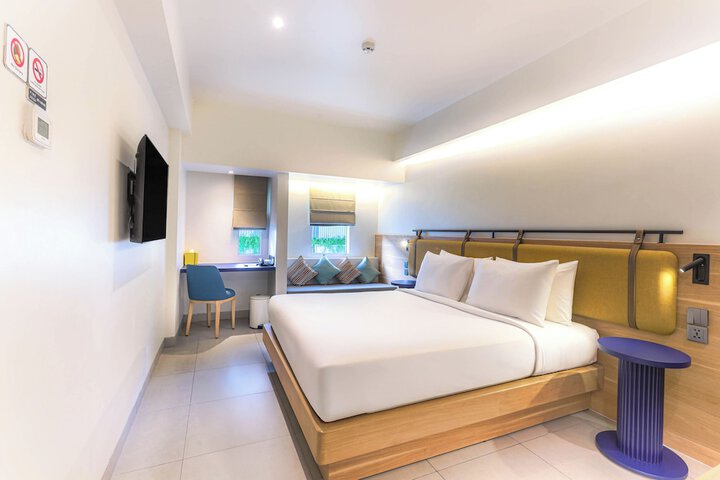 Room 33 of 92