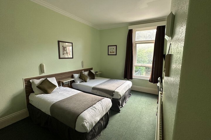 Room 33 of 67