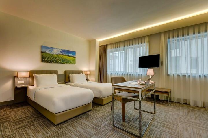 Room 70 of 76