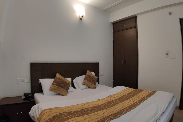 Room 18 of 37