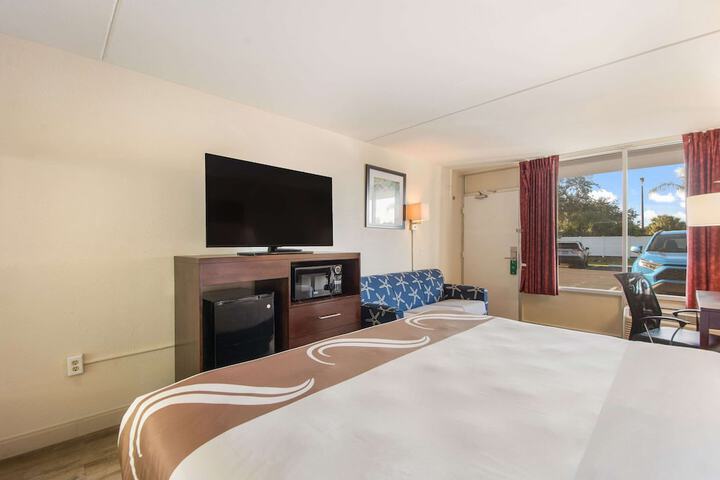 1 King Bed (9 of 15)