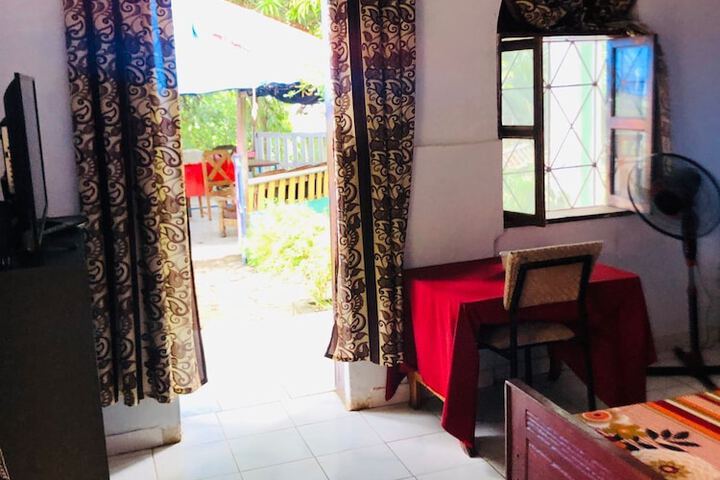 Room 3 of 28