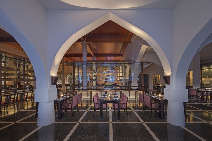 Dining 44 of 72