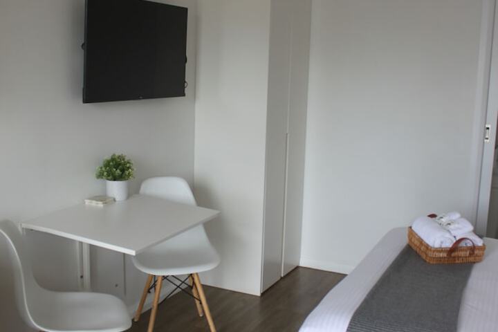 Room 11 of 27