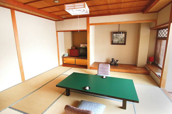 Room 6 of 22