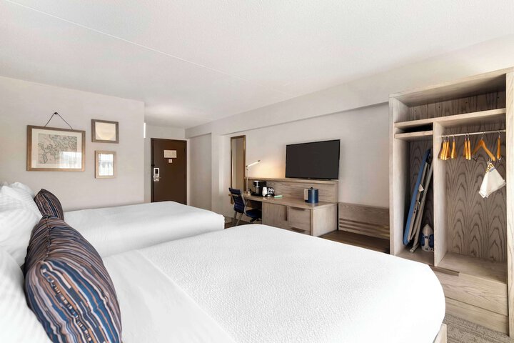 2 Queen Beds (3 of 7)