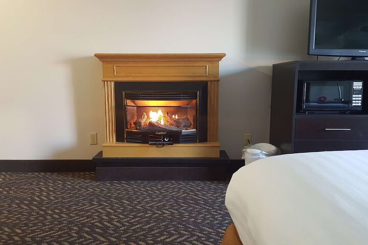1 King Bed Microwave and Refrigerator WiFi Full Breakfast (12 of 15)