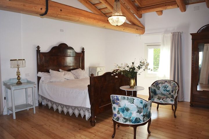 Room 8 of 42