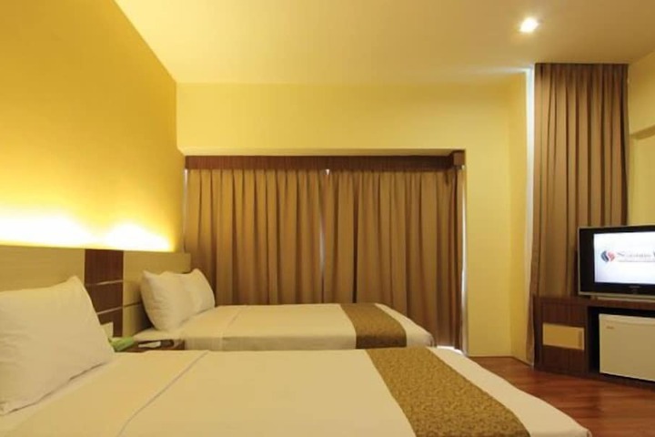 Room 11 of 40