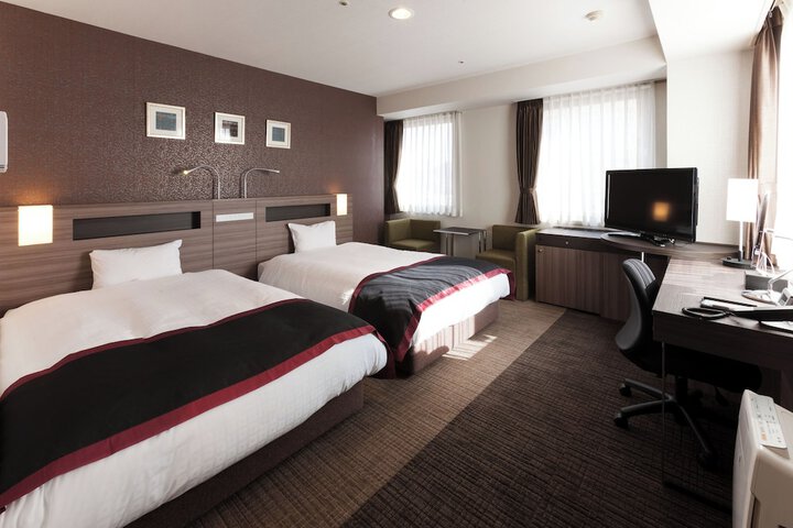 Room 13 of 83