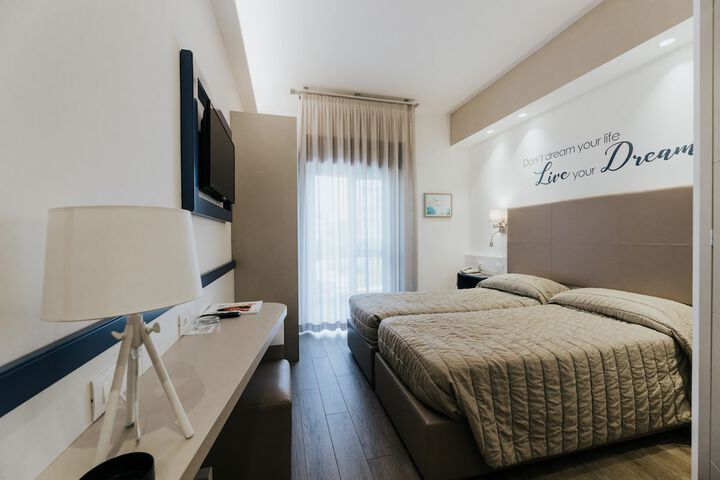 Room 21 of 48