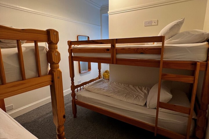 Room 34 of 84