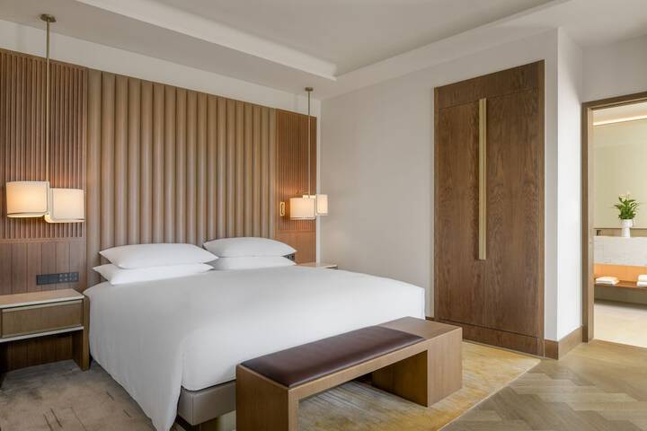 Room 27 of 137