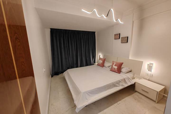 Room 11 of 404