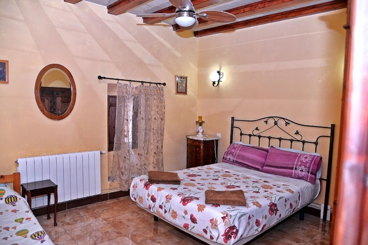 Room 5 of 16