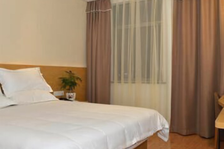 Room 5 of 8